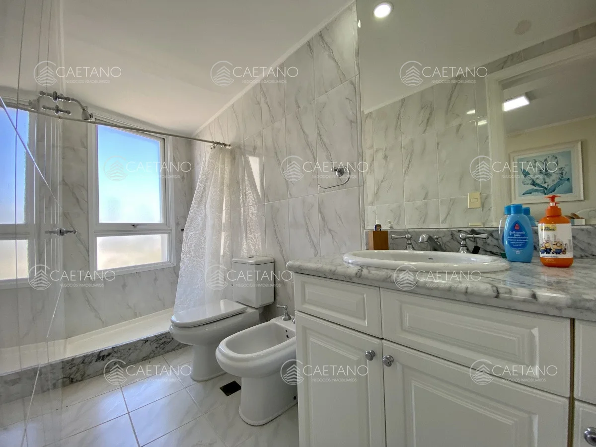 Apartamento en Playa Mansa, propiedad 215138 -Imagen 19