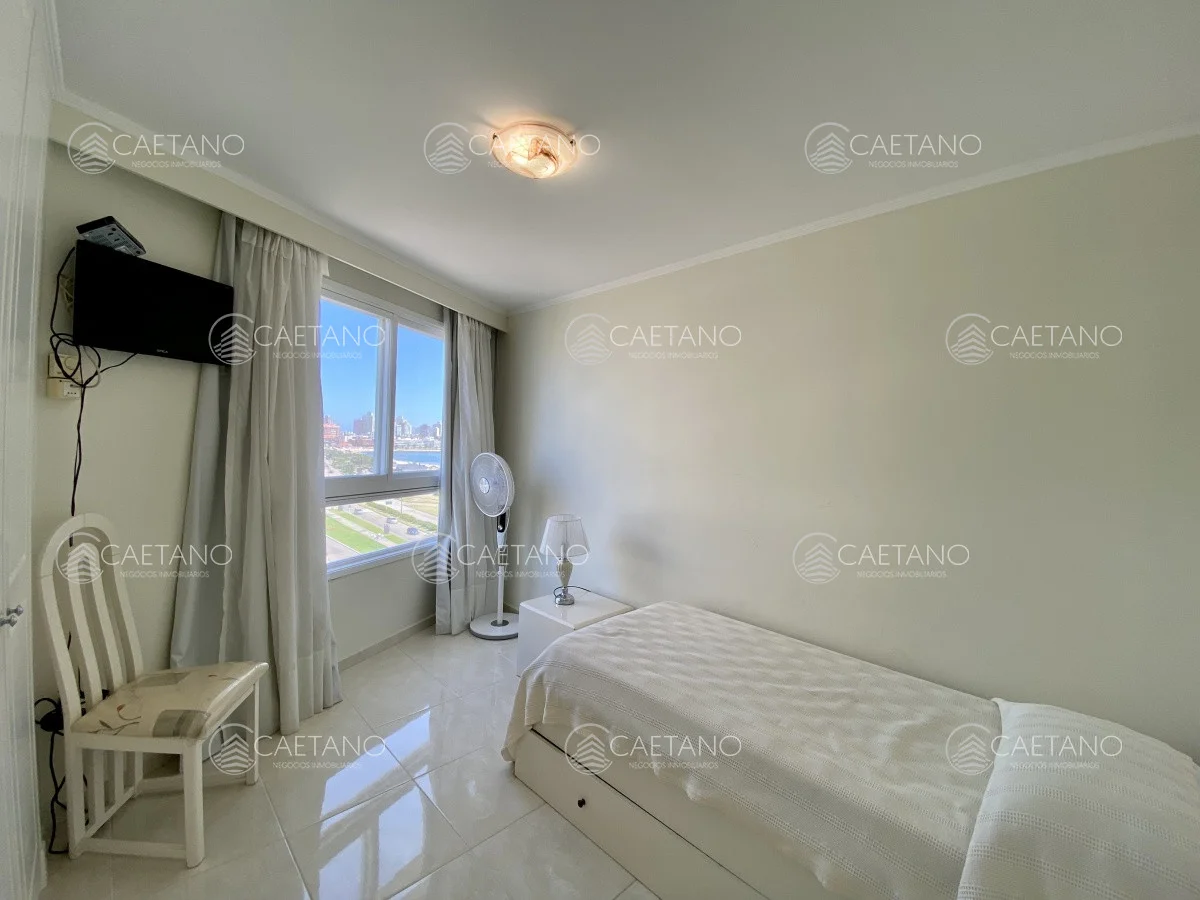 Apartamento en Playa Mansa, propiedad 215138 -Imagen 20