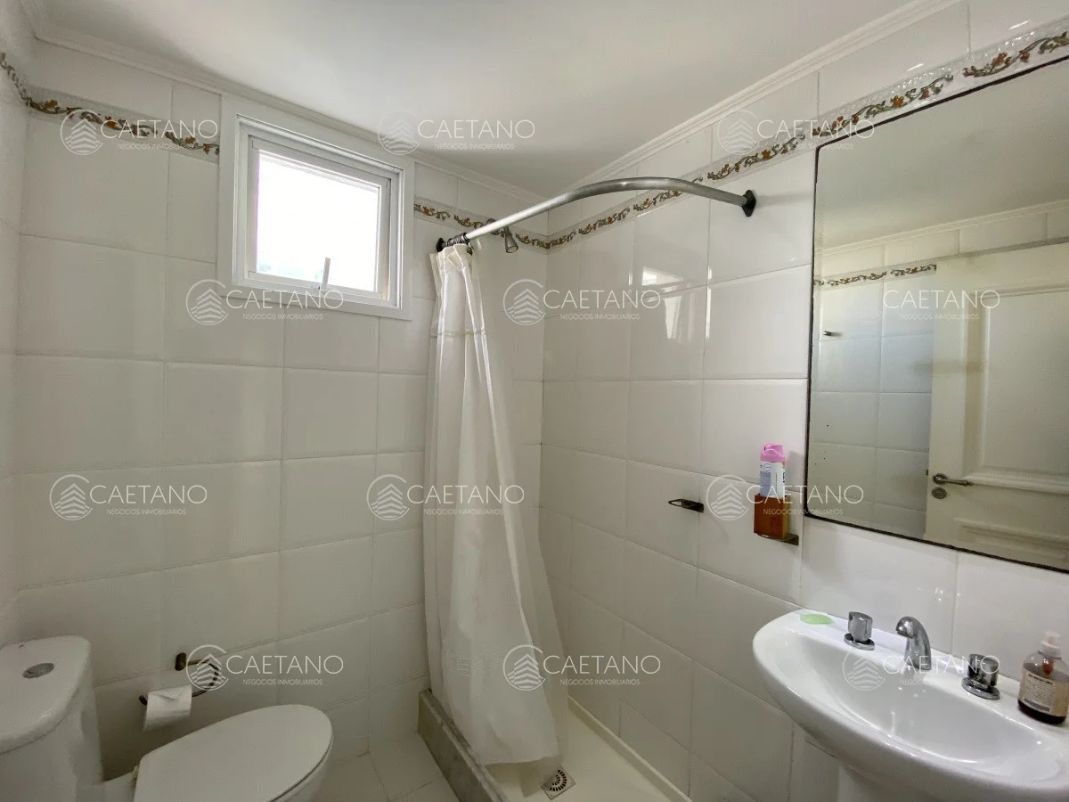Apartamento en Playa Mansa, propiedad 215138 -Imagen 21