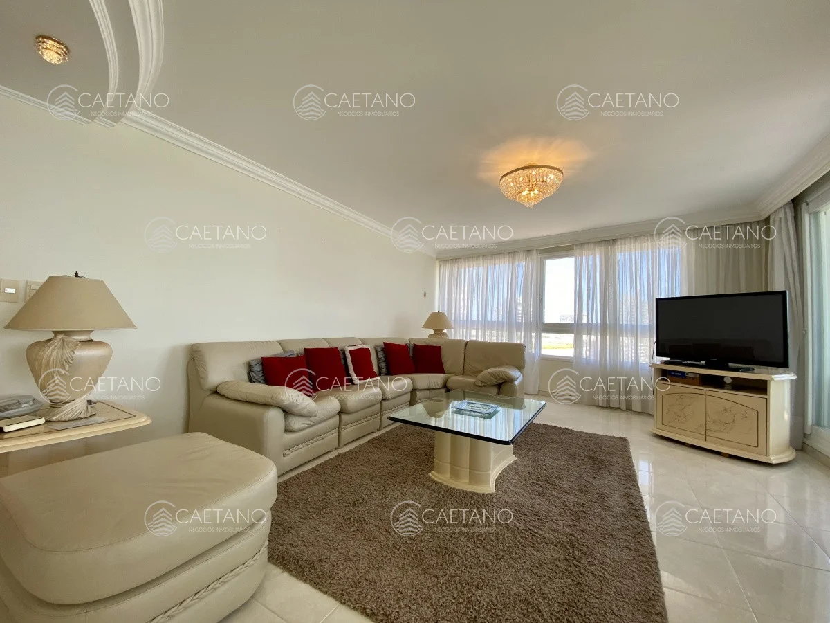 Apartamento en Playa Mansa, propiedad 215138 -Imagen 6