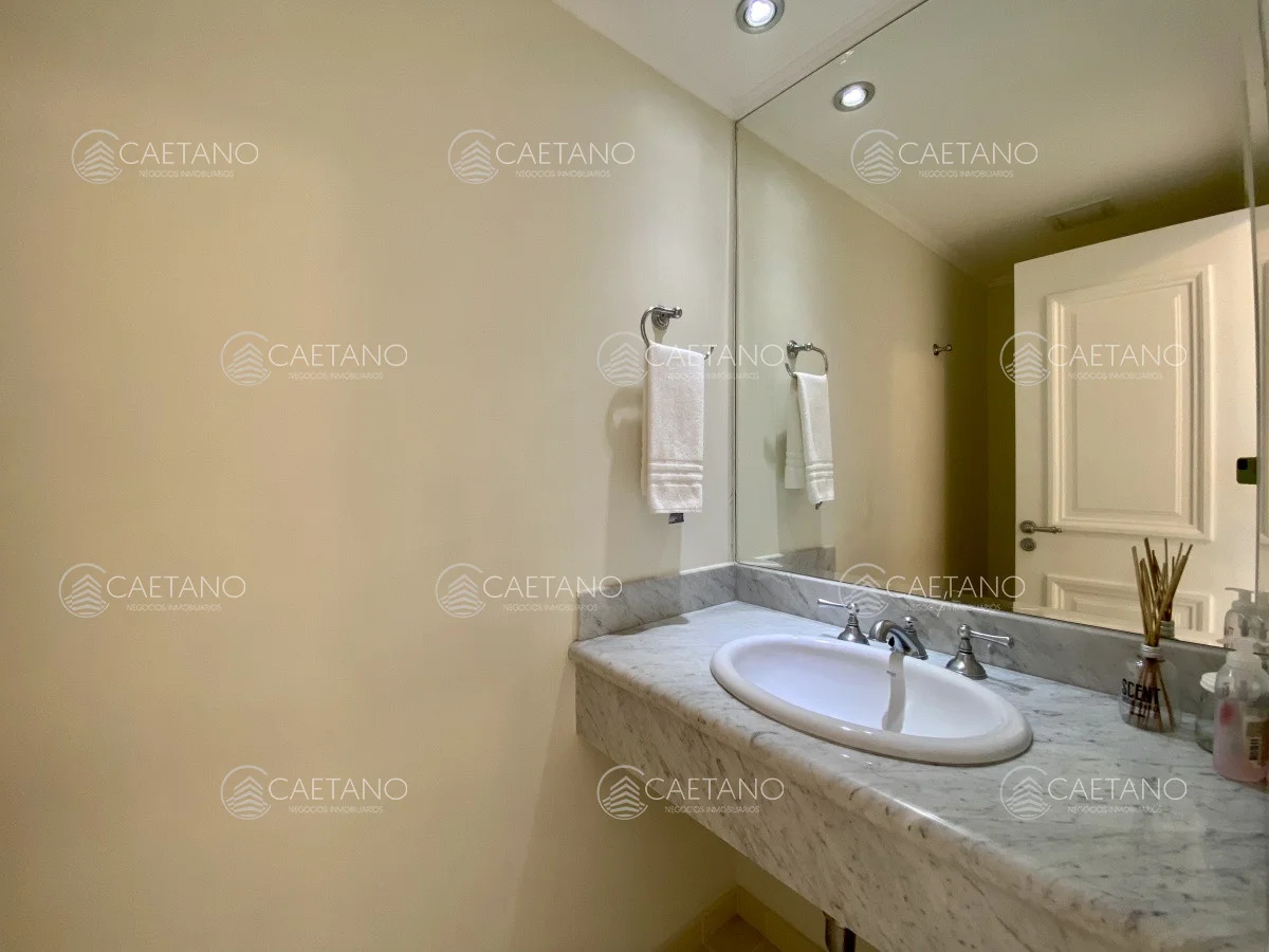 Apartamento en Playa Mansa, propiedad 215138 -Imagen 9
