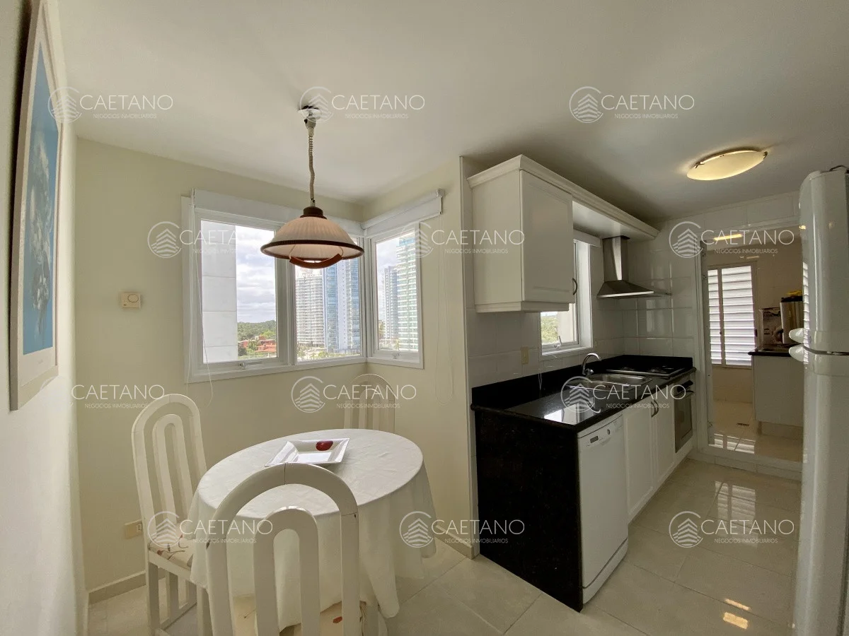 Apartamento en Playa Mansa, propiedad 215138 -Imagen 10
