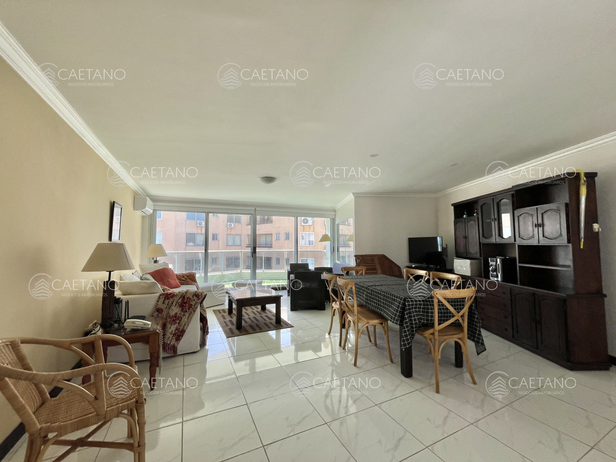 Apartamento en Pinares, propiedad 216190 -Imagen 2