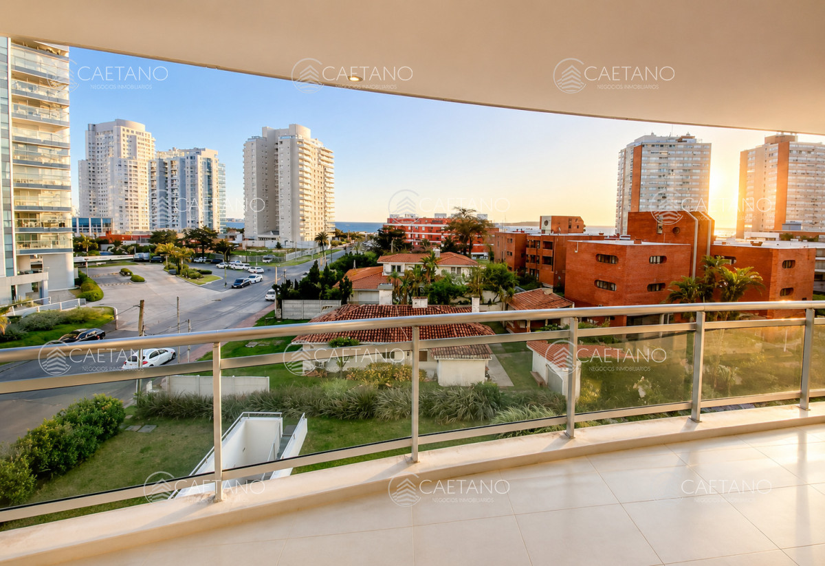 Apartamento en Playa Mansa, propiedad 274543 -Imagen 3