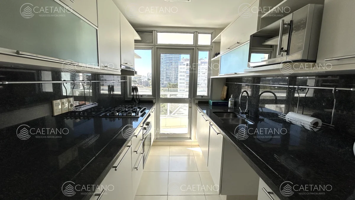 Apartamento en Playa Mansa, propiedad 284842 -Imagen 4