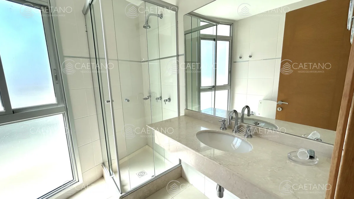 Apartamento en Playa Mansa, propiedad 284842 -Imagen 8