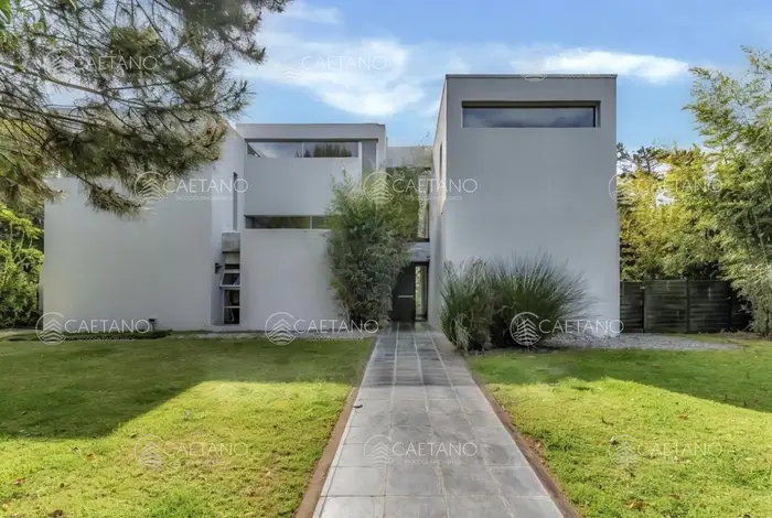 Venta casa 5 dormitorios. Playa brava, Punta del Este.