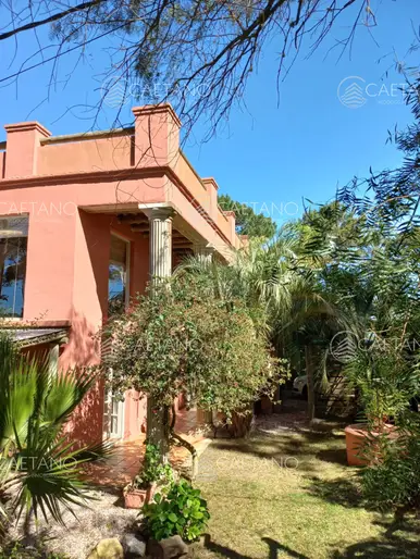 Alquiler temporario casa 5 dormitorios - Montoya