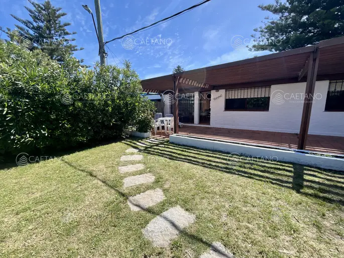 Venta casa 3 dormitorios, La barra. Punta del Este