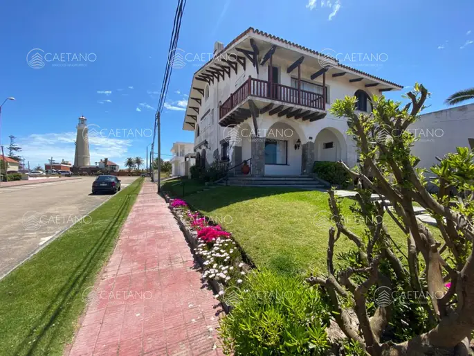 Venta casa 4 dormitorios. Peninsula, Punta del Este.