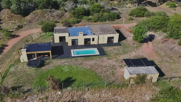 Venta casa tres dormitorios. Club Del Lago. Punta Ballena