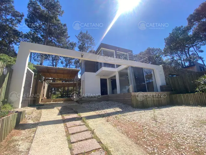 Casa en Montoya, La barra