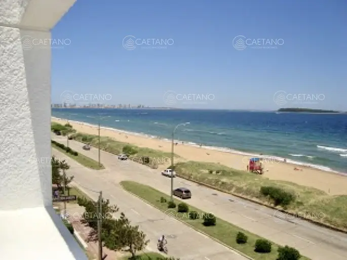 Venta apartamento 2 dormitorios Playa Mansa - Punta del Este