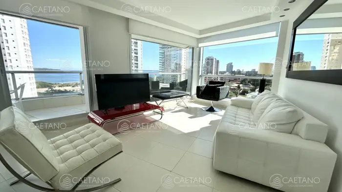 Venta apartamento 3 dormitorios. Playa mansa, Punta del Este.