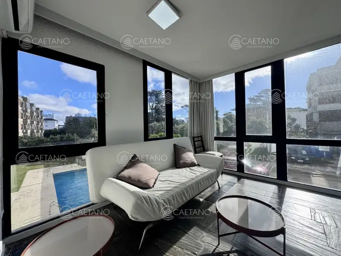 Venta apartamento de dos dormitorios, Playa Brava - Punta del Este