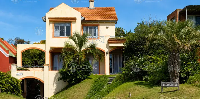 Casa frente al mar en Montoya - La Barra