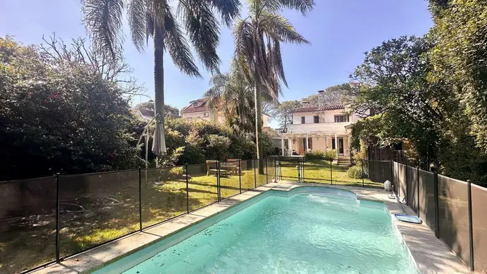 Casa en Venta y Alquiler Carrasco Sur, 4 dormitorios mas servicio, próxima al Lawn