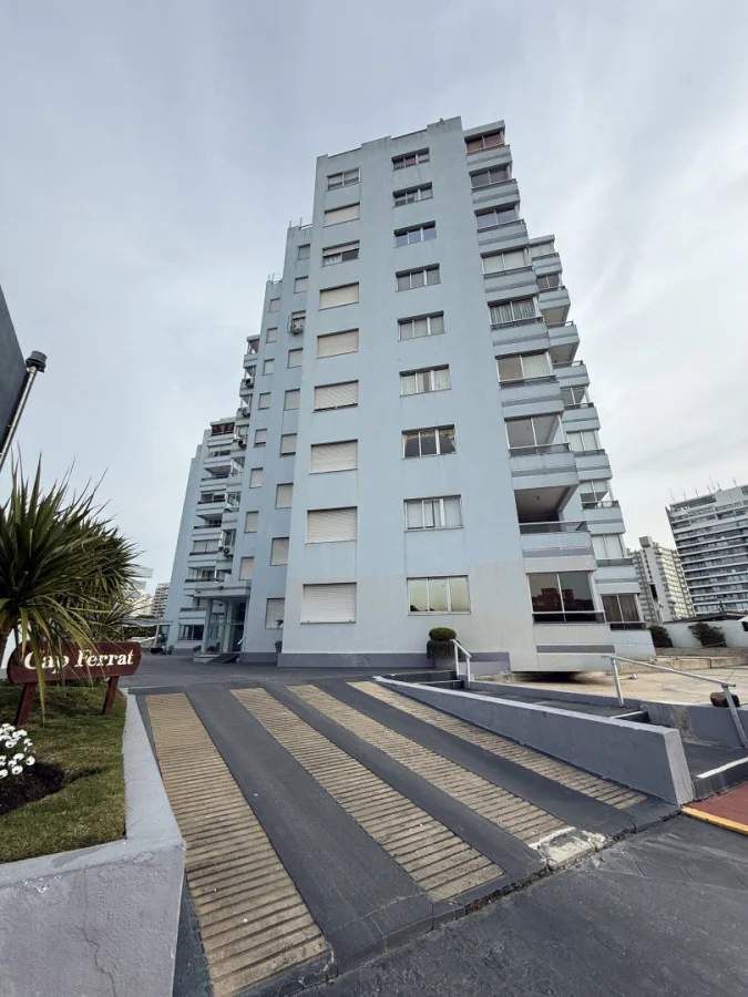 Apartamento en Playa Mansa, propiedad 289805 -Imagen 2