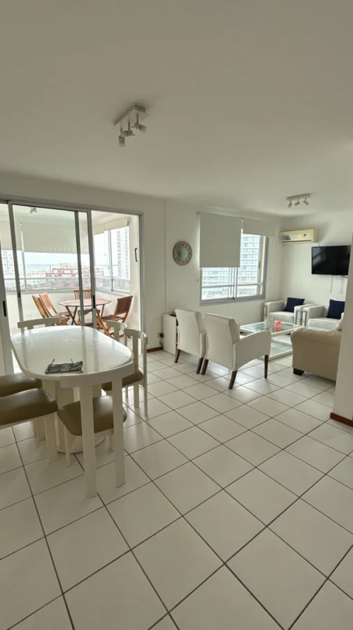 Apartamento en Playa Mansa, propiedad 289805 -Imagen 3