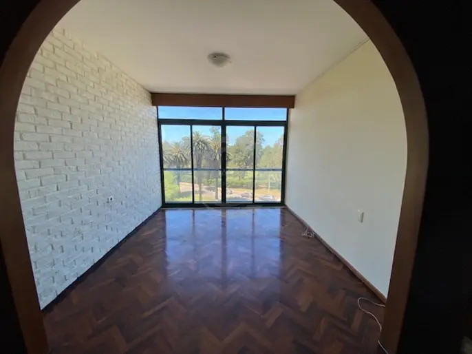 VENTA   APARTAMENTO EN PUNTA CARRETAS 2 DORMITORIOS + SERVICIO