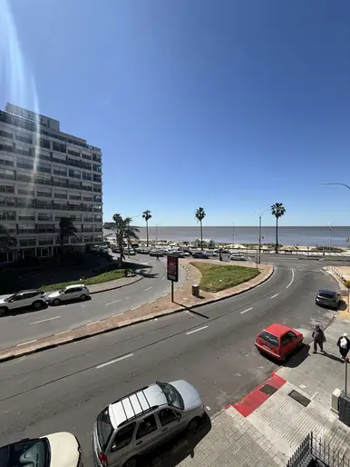 Venta Apartamento 4 Dormitorios Pocitos Rambla