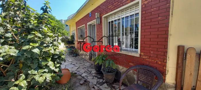 Toda en una planta, con hermoso desahogo en el jardín.