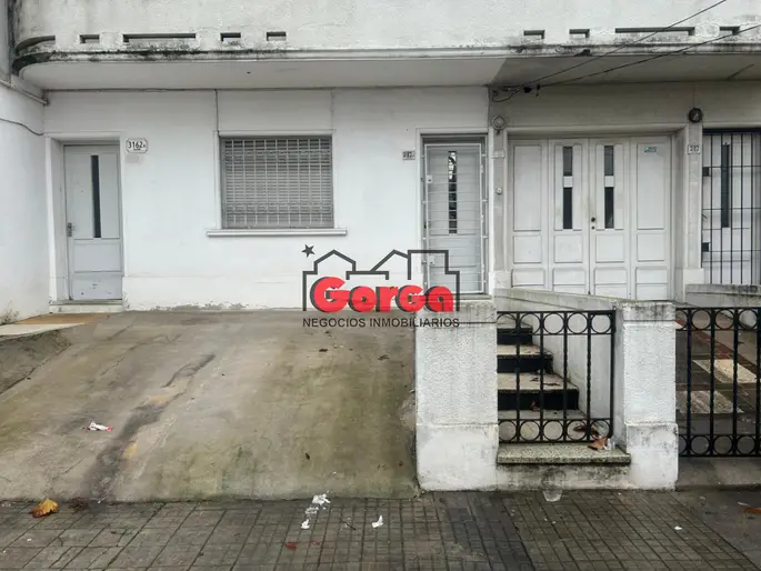 Casa 2 dorm detrás Shopping Nuevo Centro