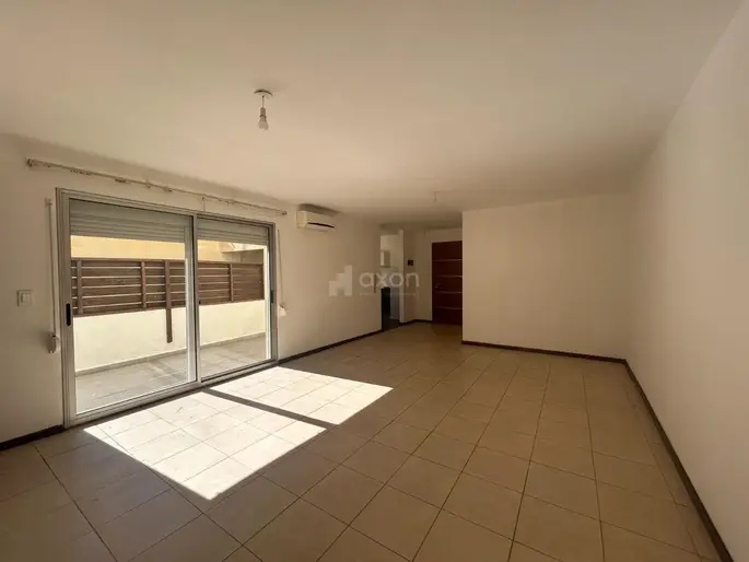 ALQUILER APARTAMENTO 1 DORMITORIO POCITOS CON PATIO Y GARAJE