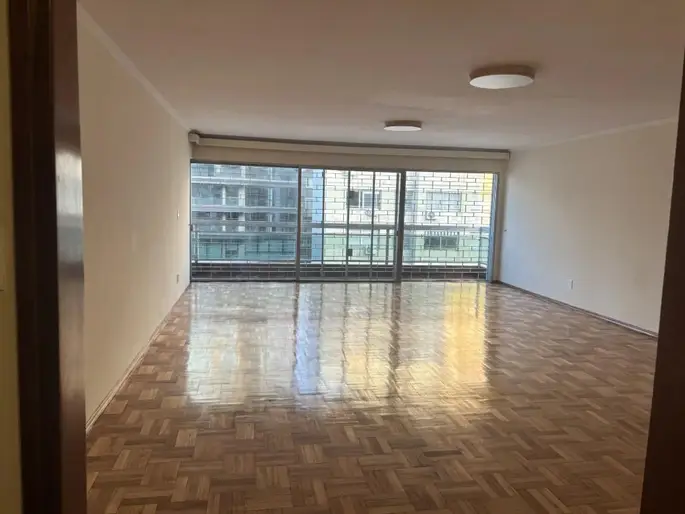 Alquiler Apartamento tres dormitorios con cochera en Pocitos