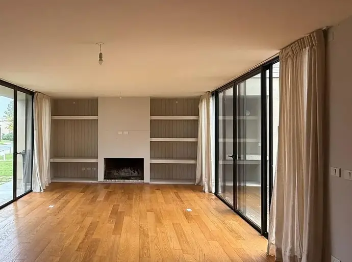 Casa en Alquiler de 3 Dormitorios, Playroom y Gran Jardín en Huertas de Los Horneros
