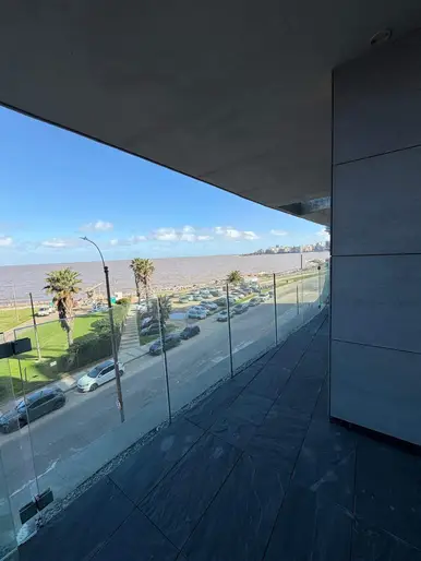 Apartamento en alquiler c/ cochera en Puerto Buceo