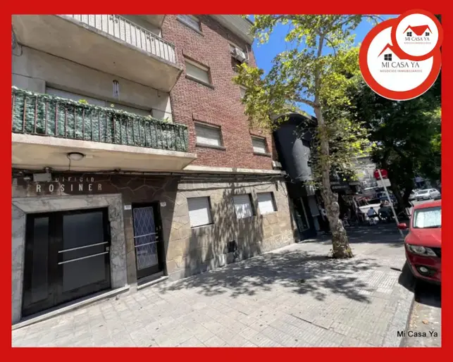 Venta Solido Apartamento Formato Casa Independiente La Comercial 2 Dormitorios Patio Exclusivo Planta Baja Al Frente Depósito Excelente Ubicación