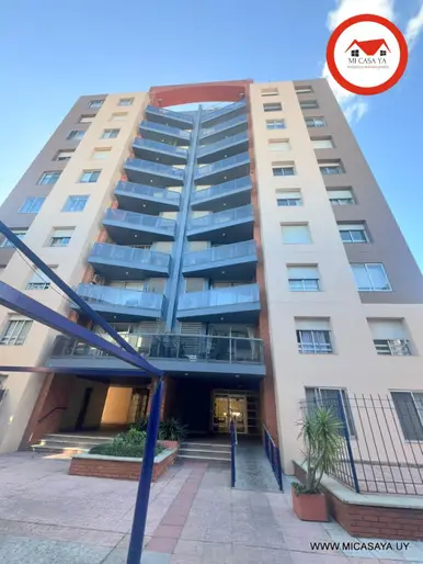 Venta Apartamento La Blanqueada, 3 Dormitorios, 2 baños, Con Cochera y Piscina