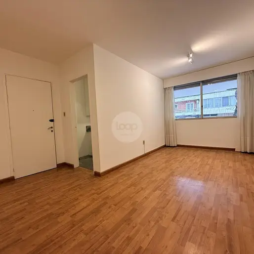 Alquiler Apartamento de 1 dormitorio y medio con gran patio en Pocitos