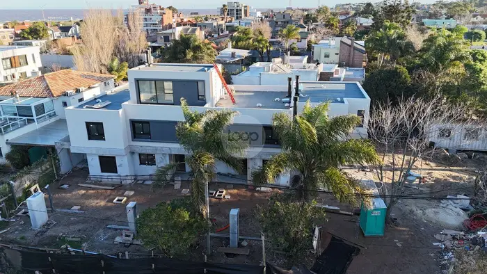 Alquiler Casa PH a estrenar de 3 dormitorios y 3 baños en Barra de Carrasco