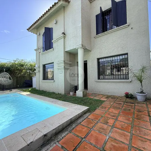 Venta Casa de 3 dormitorios con piscina climatizada en Parque Miramar