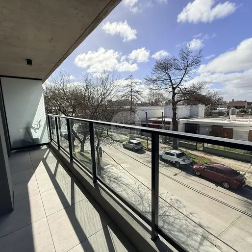 Apartamento de 1 dormitorio, luz, terraza y vista abierta en zona residencial de la Blanqueada