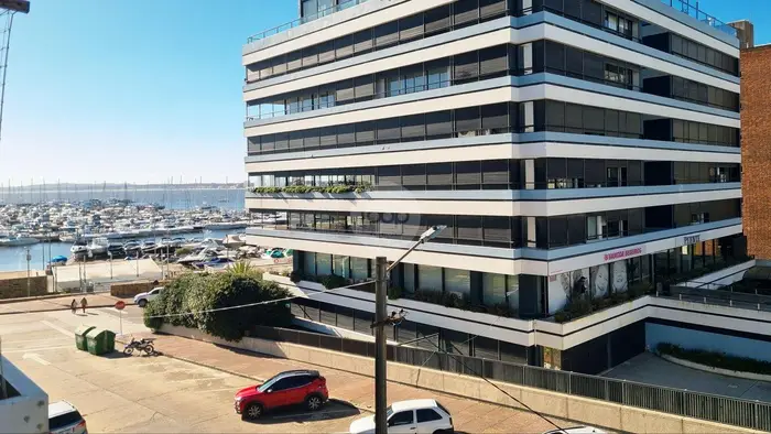 Venta apartamento 3 dormitorios, 3 baños, terraza y garaje en Punta del Este. Península.