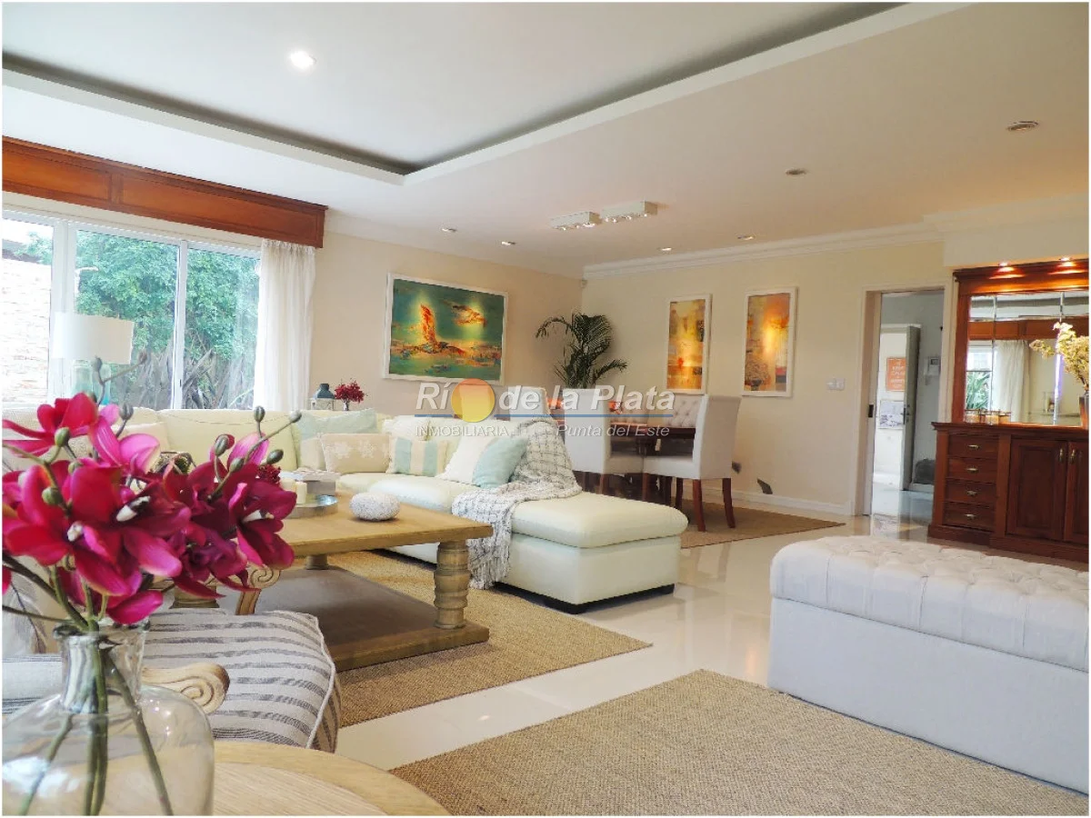 Casa en Playa Mansa, propiedad 142409 -Imagen 1