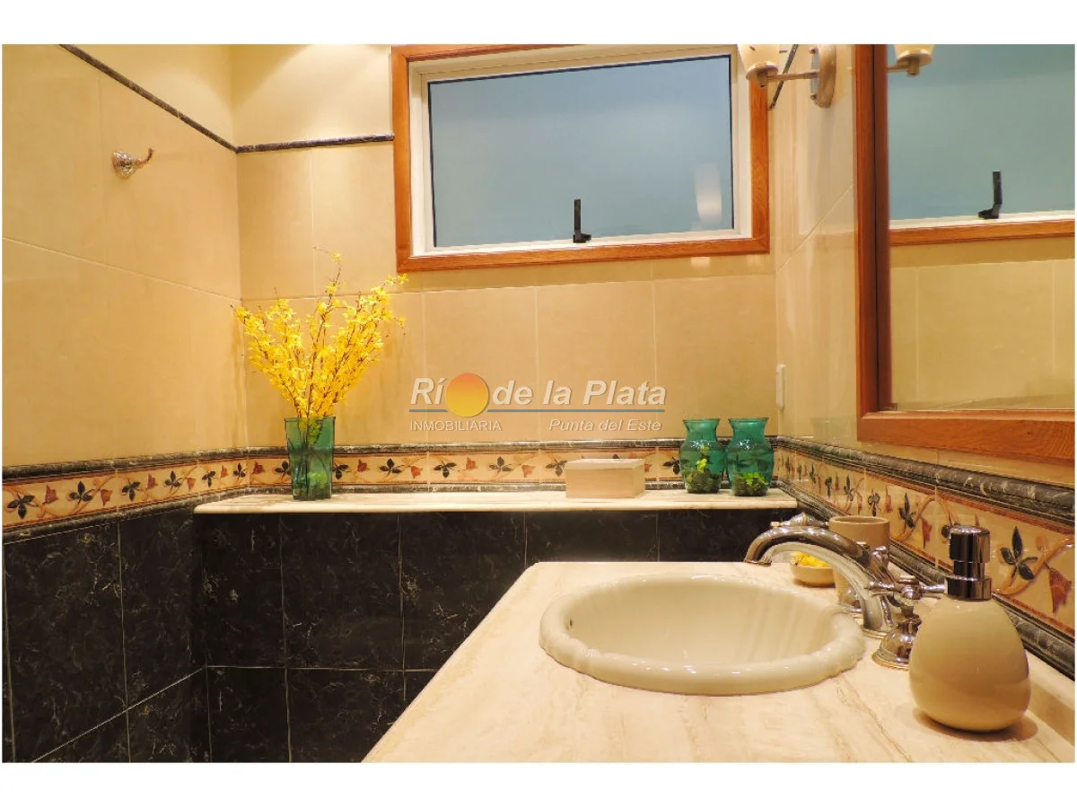 Casa en Playa Mansa, propiedad 142409 -Imagen 24