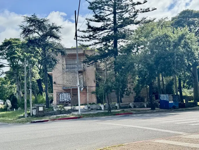 Edificio Comercial en  venta sobre rambla ex hotel