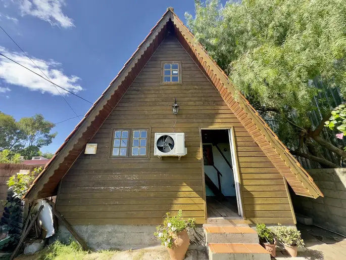 Casa en venta de 3 dormitorios y barbacoa en Colonia estilo cabaña