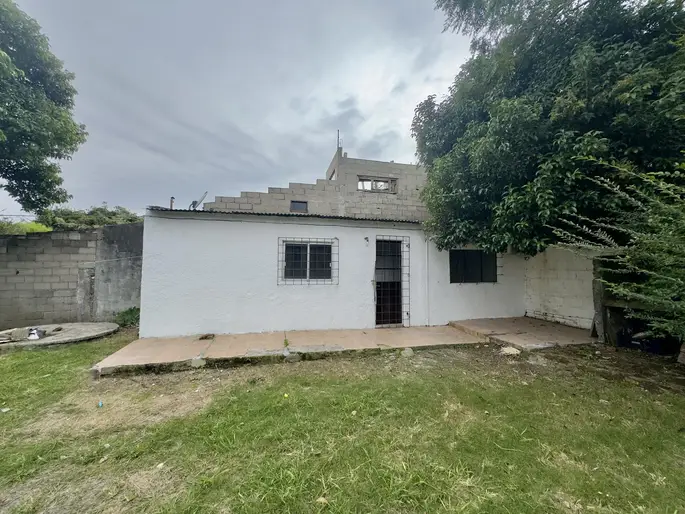 Casa en Colonia del Sacramento en venta con terreno y construcciones