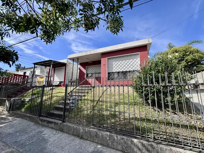 Venta Casa con local y apartamentos Rentabilidad en Colonia del Sacramento