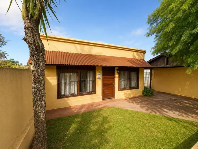 Venta de casa en Colonia del Sacramento con apartamento independiente