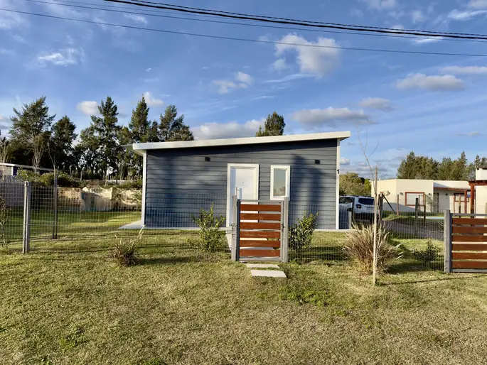 Casa en alquiler de 3 dormitorios y patio en Altos de San Carlos, Colonia