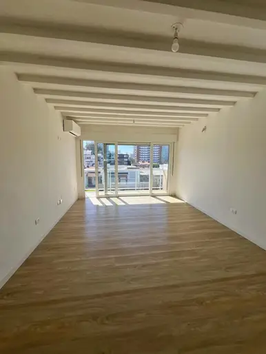 Alquiler de Apartamento de 2 dormitorios con terraza en Malvín, Montevideo.
