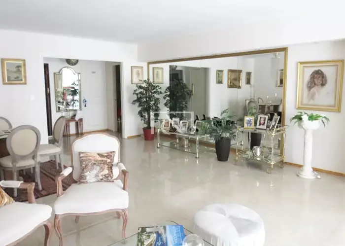 Venta Apartamento Dos Dormitorios Pocitos Servicio Completo Y Garaje