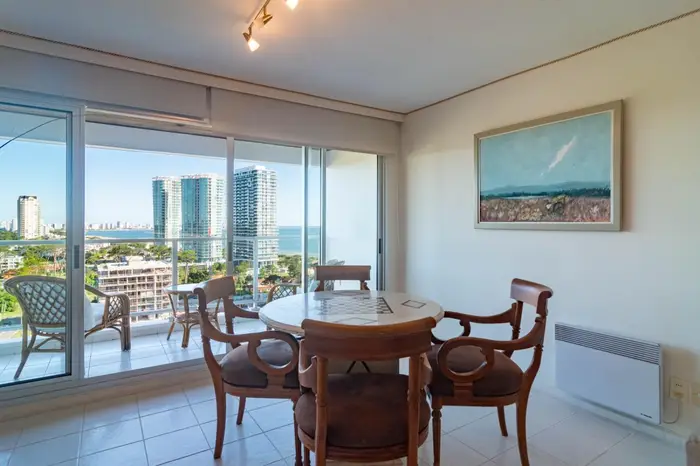 Oportunidad Piso Alto de 4 Dormitorios en Venta, Playa Mansa, Punta del Este