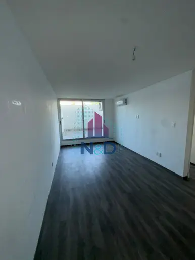 ALQUILER APARTAMENTO EN PRIMER PISO CON PATIO EN POCITOS